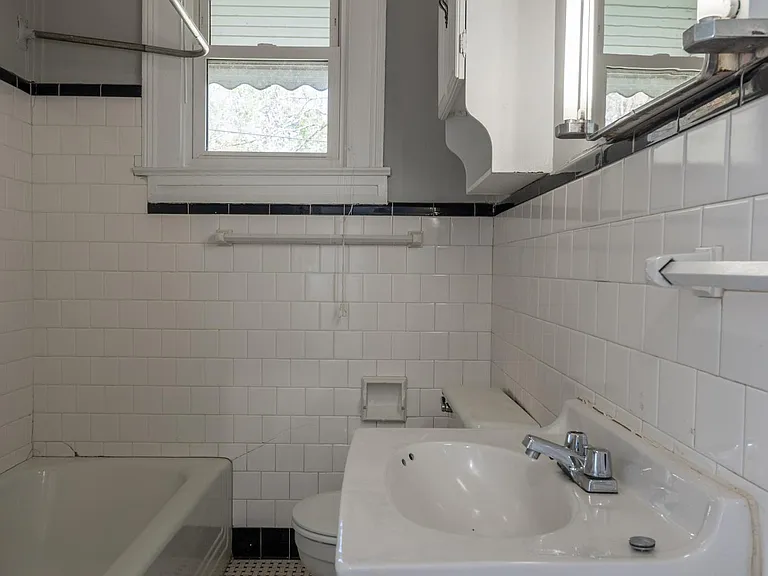 156 Grove St — Photo 26