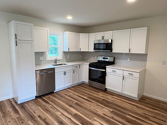 4th image of 142 Acorn Ct