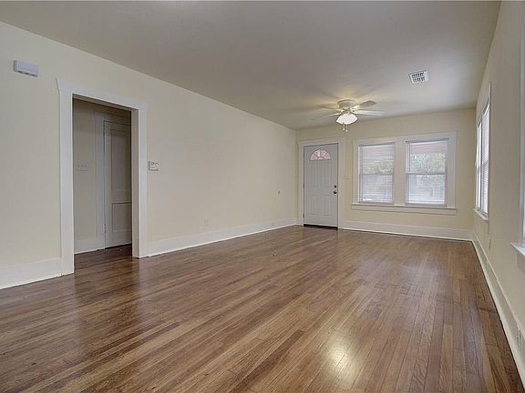 4th image of 2703 Galvez Ave