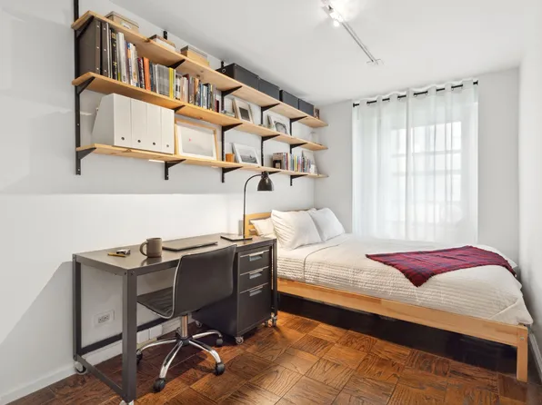 266 East Broadway image 7 of 10