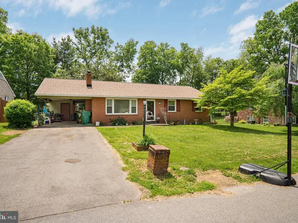 18409 Woodside Dr, Hagerstown, MD 21740