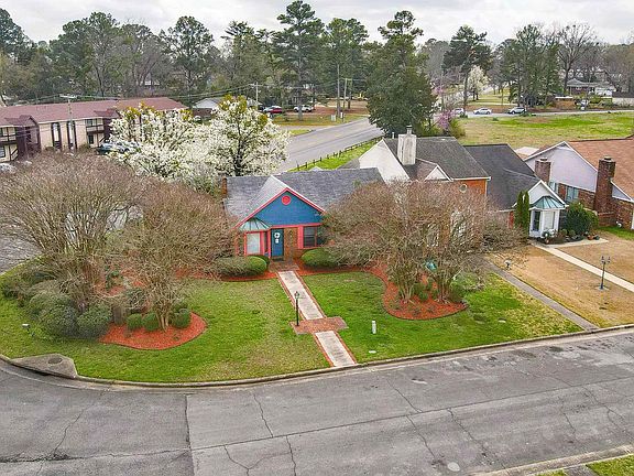 5th image of 413 Autumnwood Dr SW