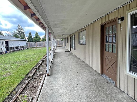 3rd image of 130 166th St S #5