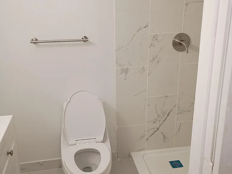 2421 N 40th Ave #109 — Photo 13