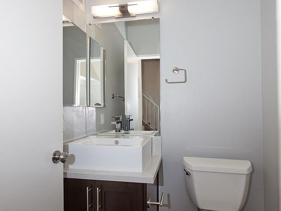 3rd image of 1524 Granville Ave APT 103