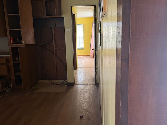 5th image of 10051 W Perry Rd