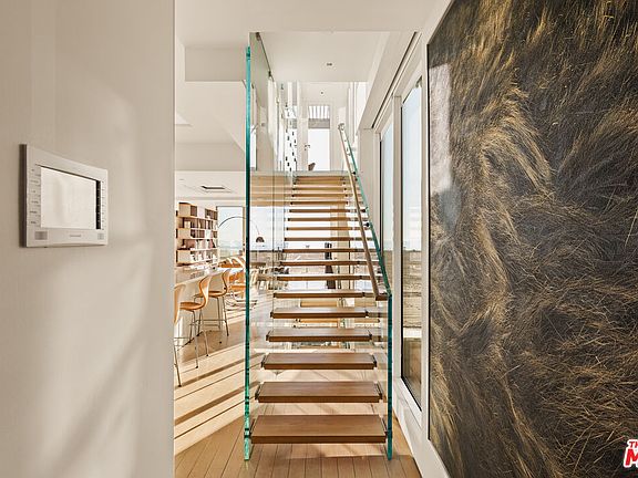 5th image of 1267 Palisades Beach Rd