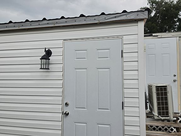 2nd image of 140 Oak Dr