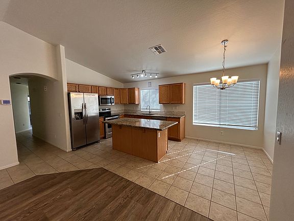 3rd image of 2109 E Danbury Rd