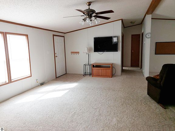 4th image of 2451 Leisure Ln