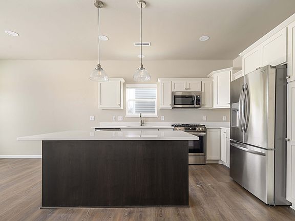 3rd image of 6406 Prairie Wood Dr