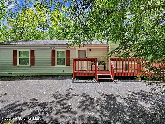 4th image of 72 Hawthorn Dr