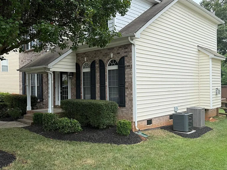 17239 Knoxwood Dr — Photo 3