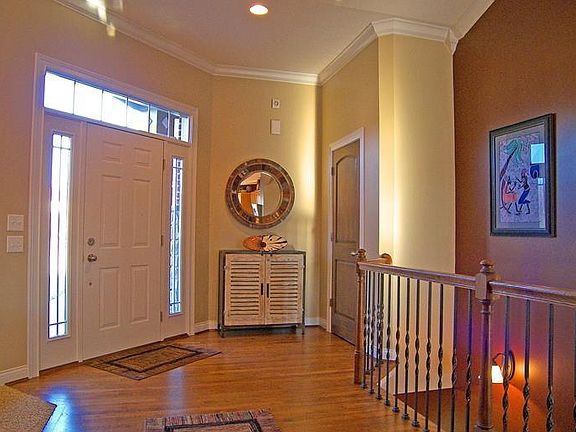 3rd image of 954 Sedgefield Ct