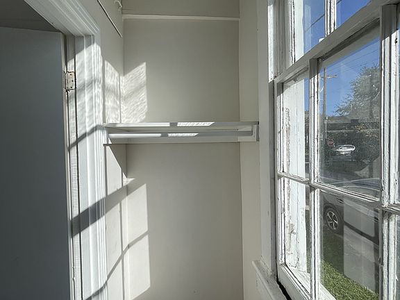 4th image of 1202 Marengo St #11310171