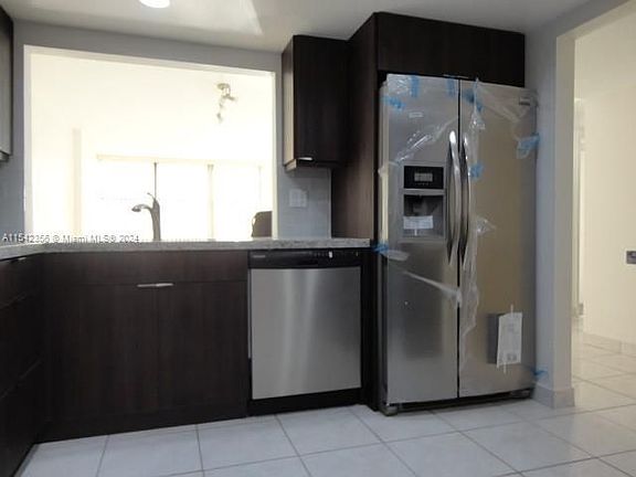 3rd image of 1915 Brickell Ave APT C1410