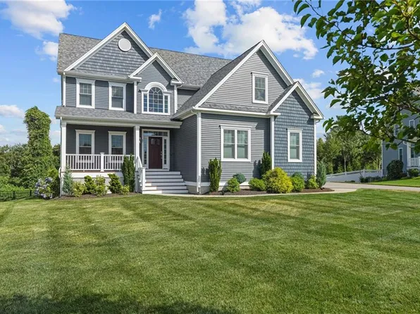 87 Camden Ln, Cranston, RI 02921