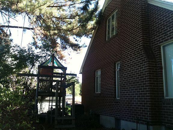 W. House/Playset