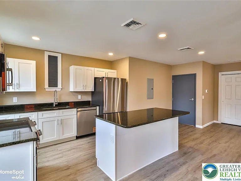 1210 W Turner St #1 — Photo 6