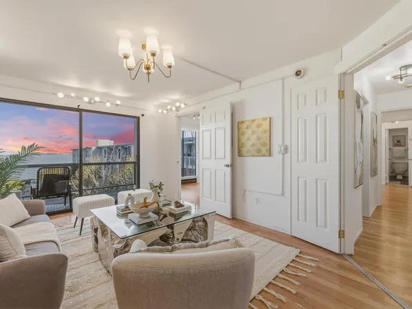 6 Commodore Dr #C450, Emeryville, CA 94608