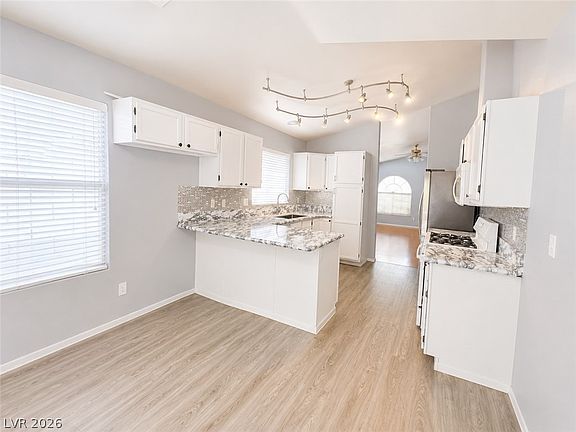 5th image of 7945 Cherry Valley Cir