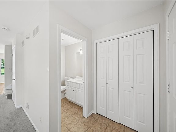5th image of 1573 Delaware Ct