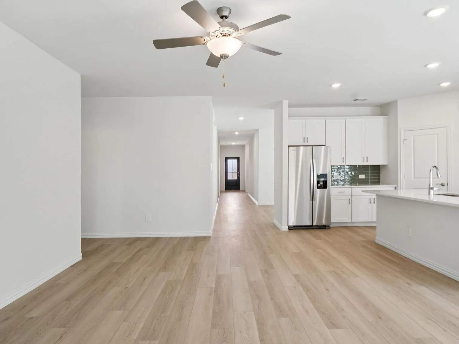 4 bed, 2260 sqft, $2,550 — Photo 4