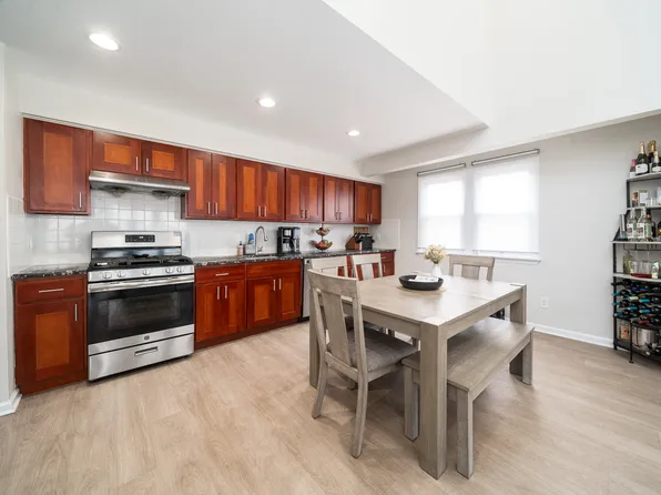 213 Roosevelt Street image 9 of 24