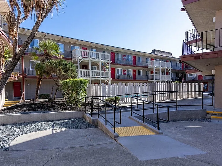 LOTUS APARTMENTS — Photo 22