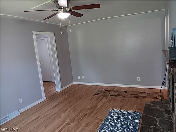 5th image of 699 Saul Dr W