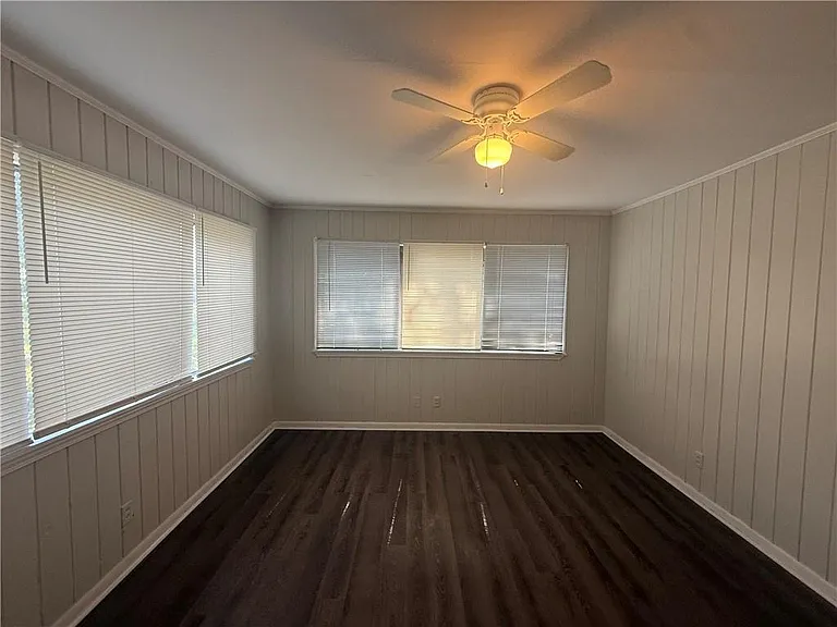 423 Devon St — Photo 10
