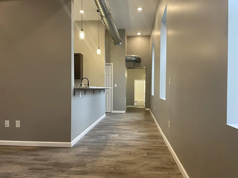 3 W Laurel St — Photo 11