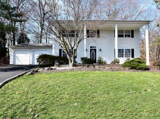 17 Rene Dr, Marlboro, NJ 07746