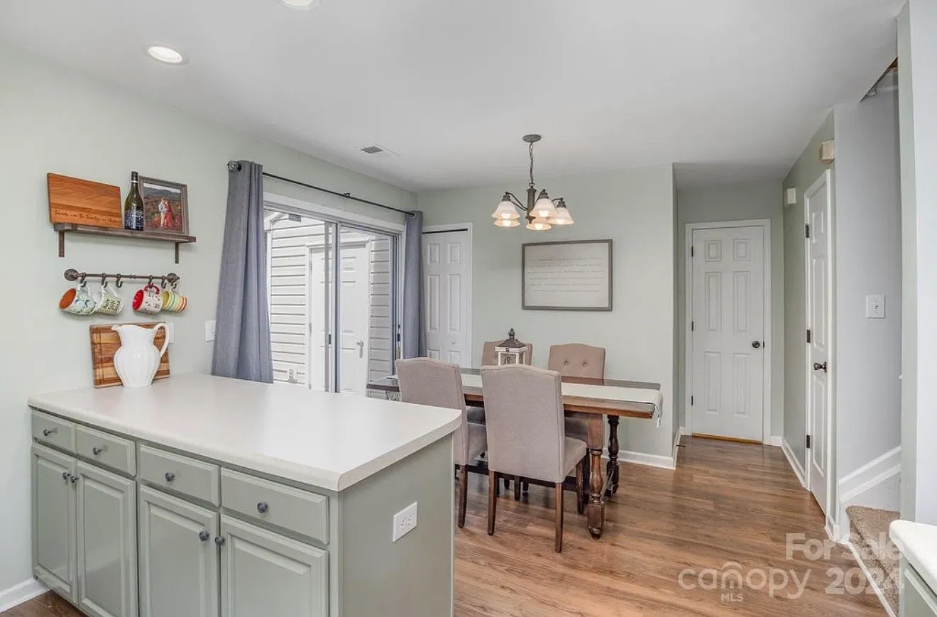 3 bed, 1455 sqft, $2,100 — Photo 4