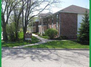 4327 Woodcrest Dr #B101, Janesville, WI 53546