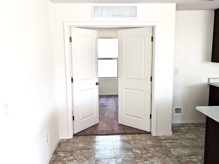1355 W Pinkley Way — Photo 2