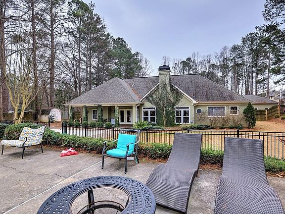 2nd image of 4865 Rockwood Dr