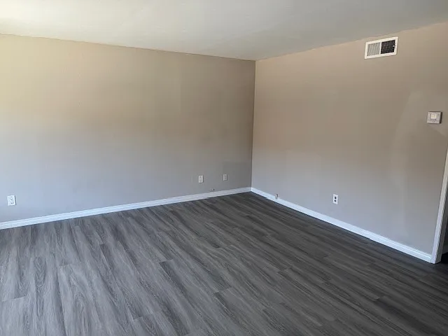 9219 Cedar St — Photo 6