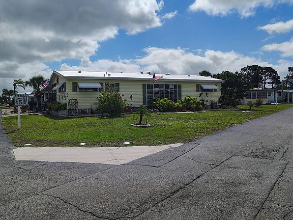 2nd image of 391 Sanibel St