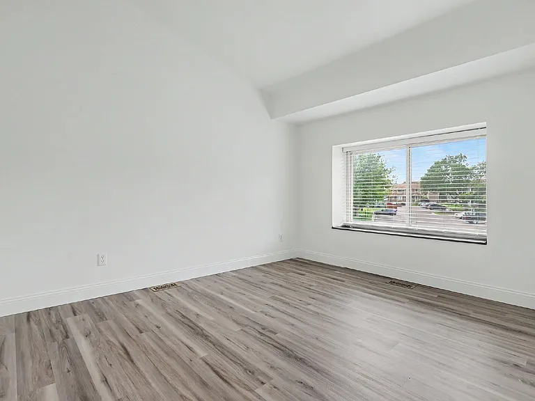 862 London Green Way — Photo 17