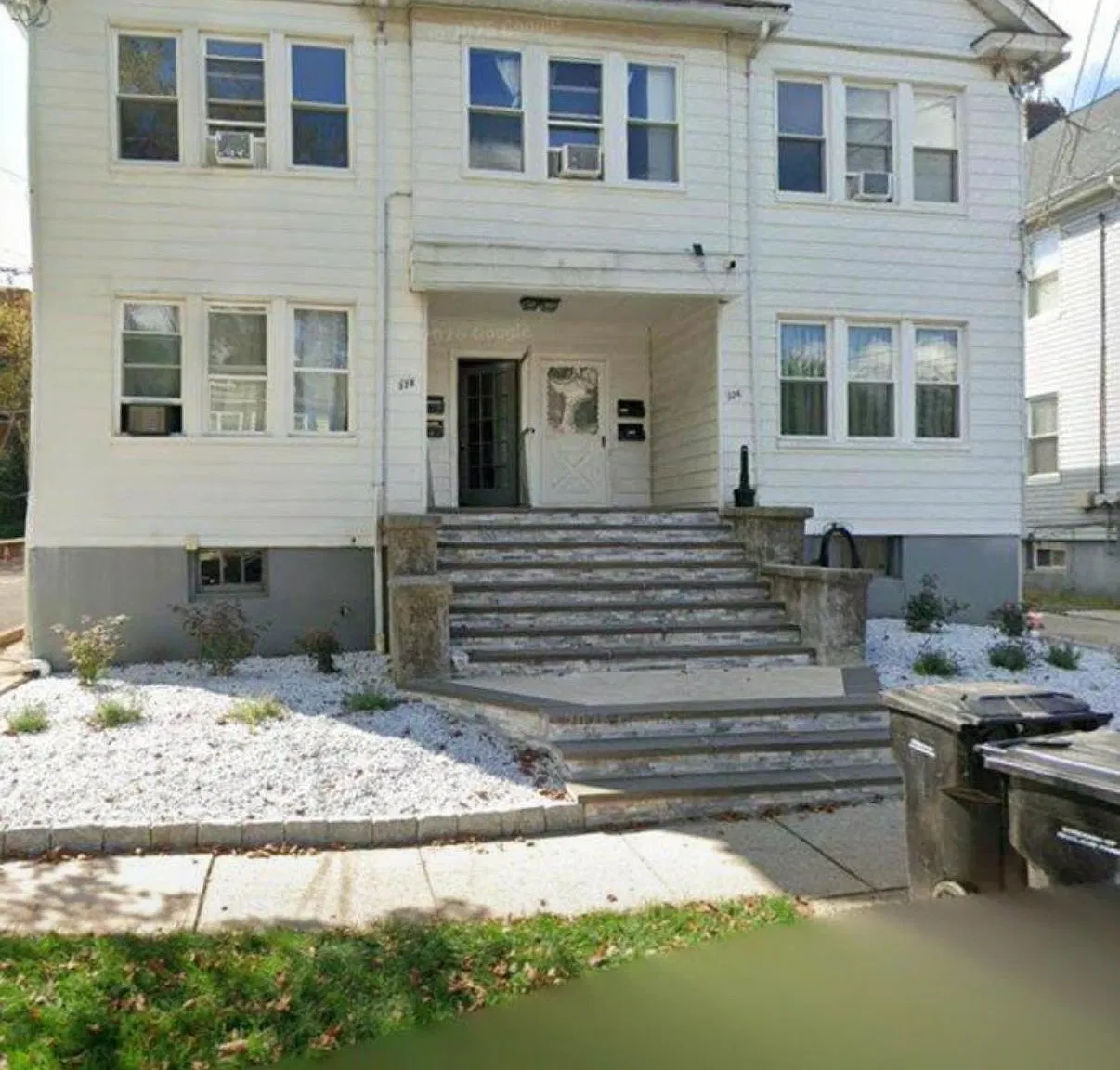 326-328 Cedar Ave — Photo 1