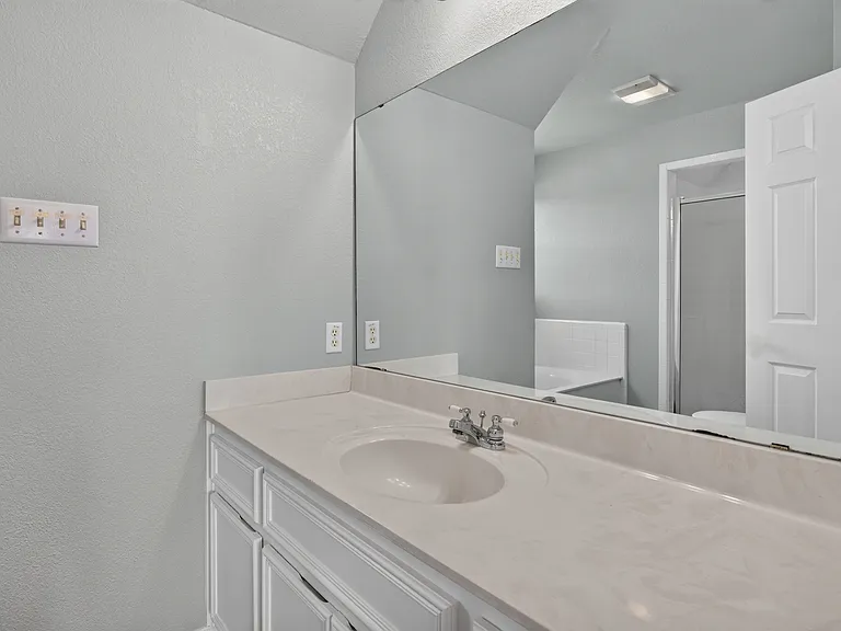 1810 Mesa Oaks Cir — Photo 32