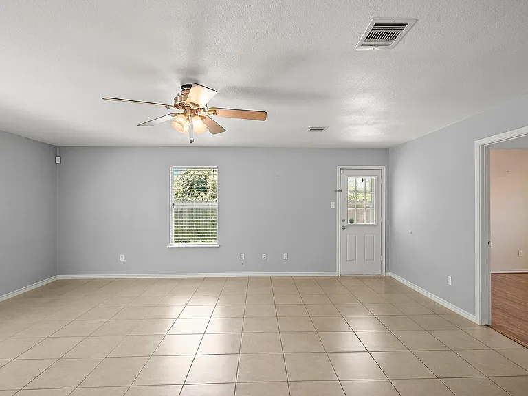 1631 Quail Run — Photo 14