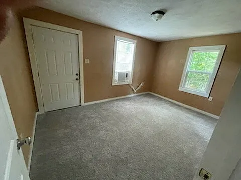 3 bed, 1.0 bath, $650 — Photo 2