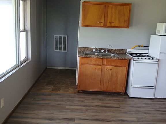 5th image of 758 W G Rd