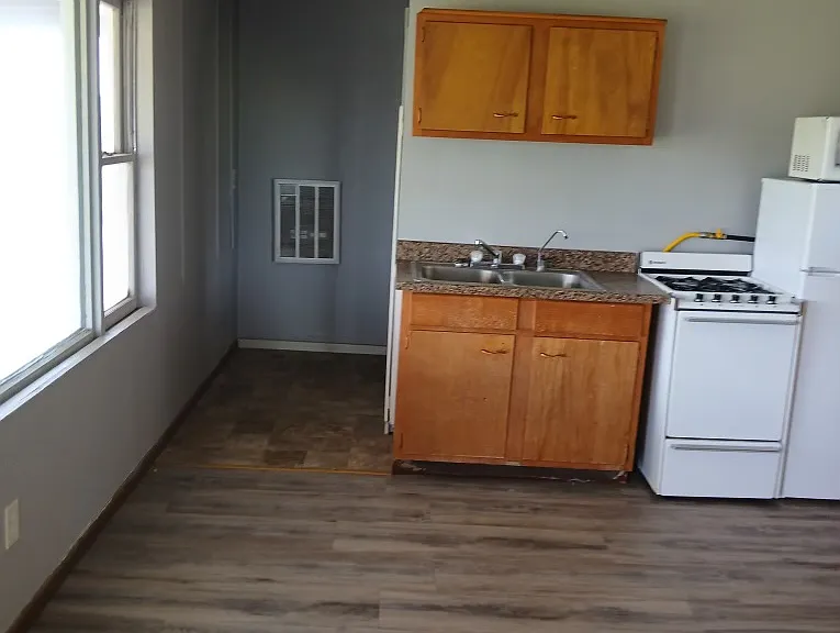 758 W G Rd — Photo 5