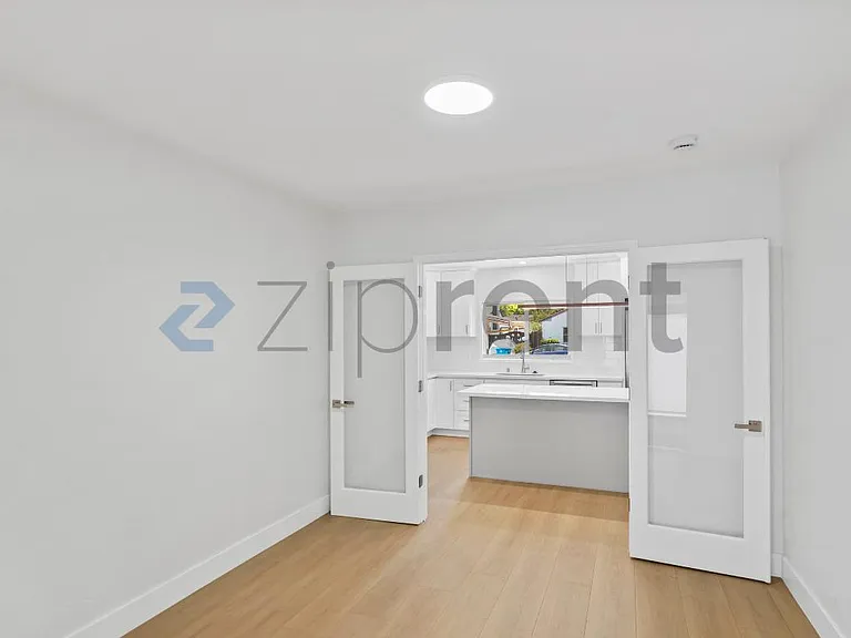 1835 Catherine St — Photo 16