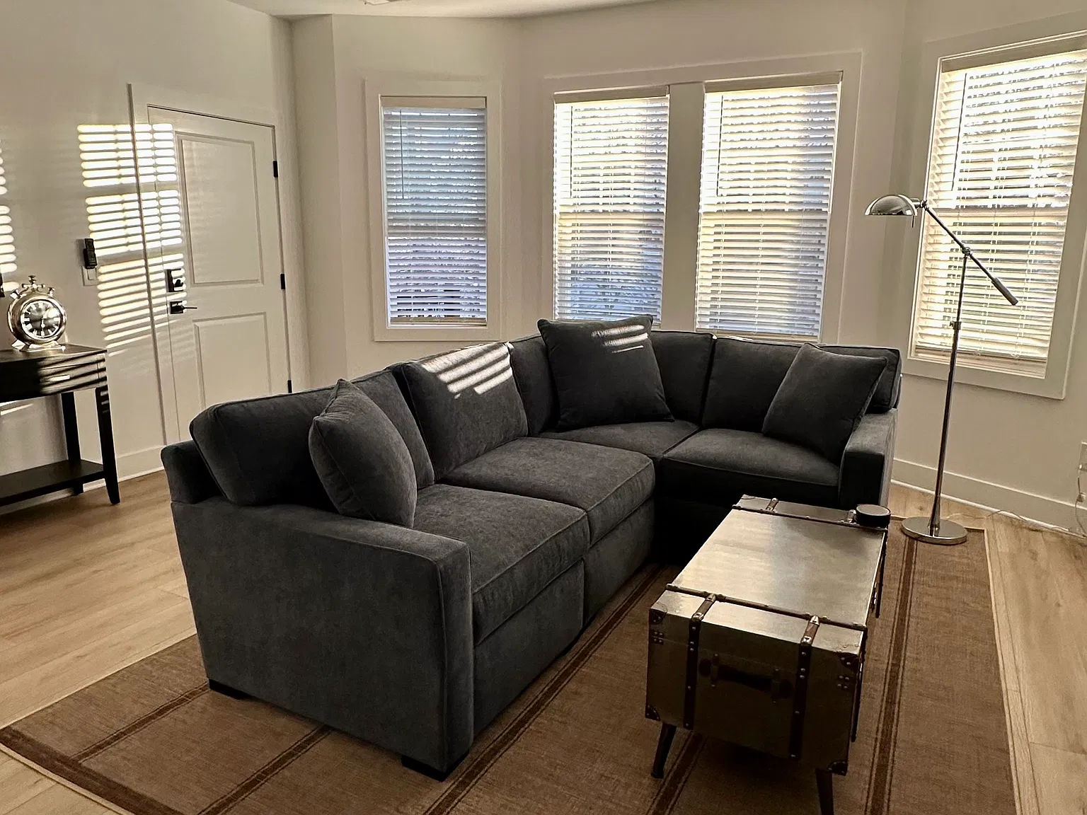 3 bed, $2,400 — Photo 2