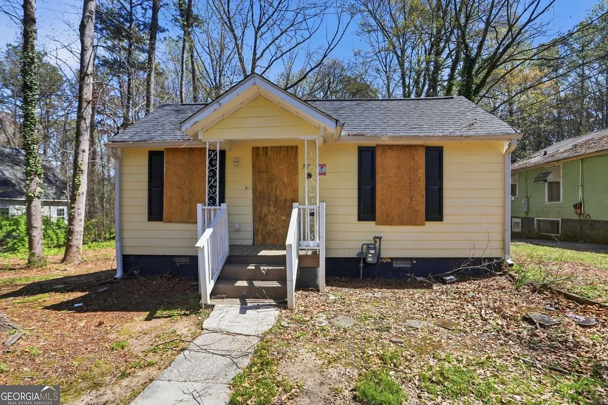747 Gary Rd NW photo 1