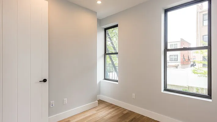 Rented by Nooklyn NYC LLC | media 50